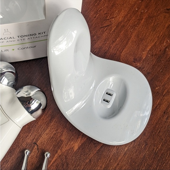 Nuface Trinity Device - Picture 2 of 7